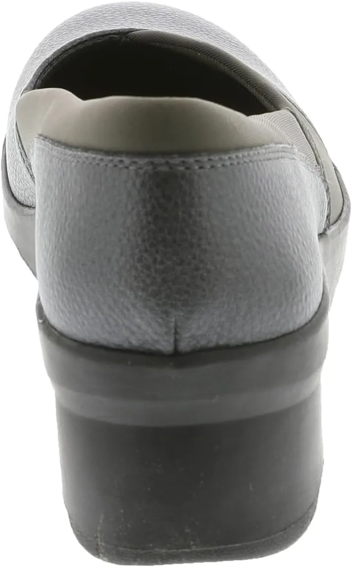 Clarks Women's Suttyn Walk Loafer