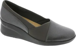 Clarks Women's Suttyn Walk Loafer