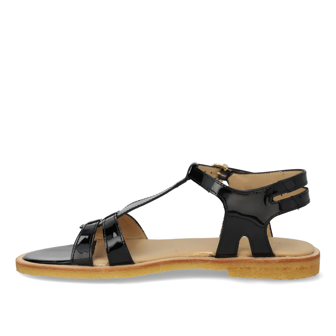 Feminine sandal with strap design