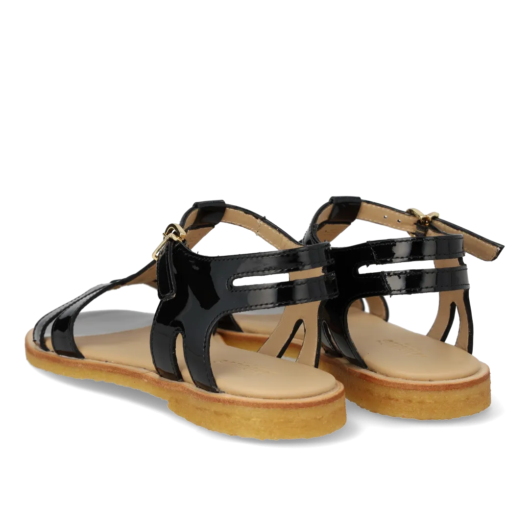 Feminine sandal with strap design
