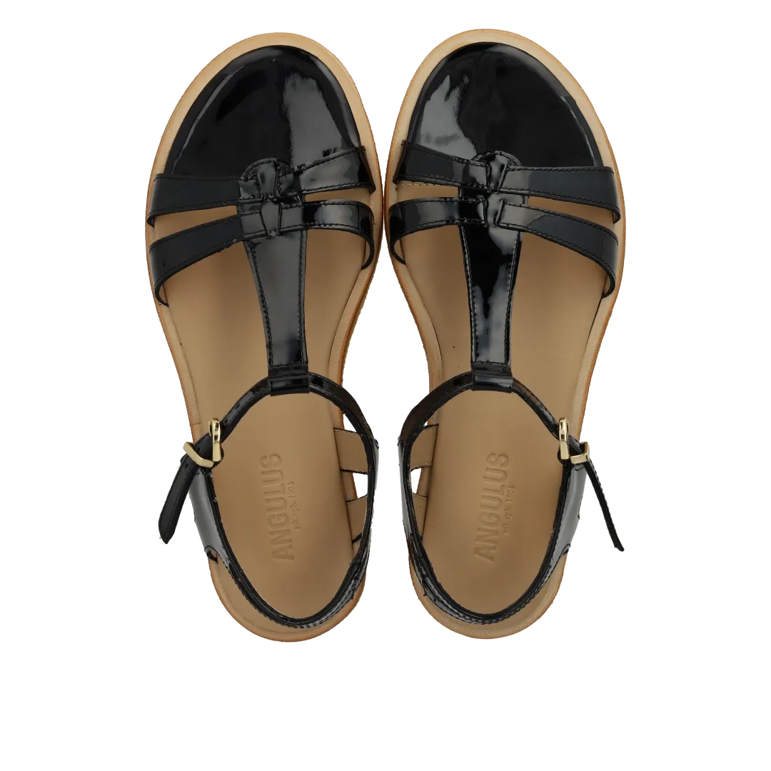 Feminine sandal with strap design