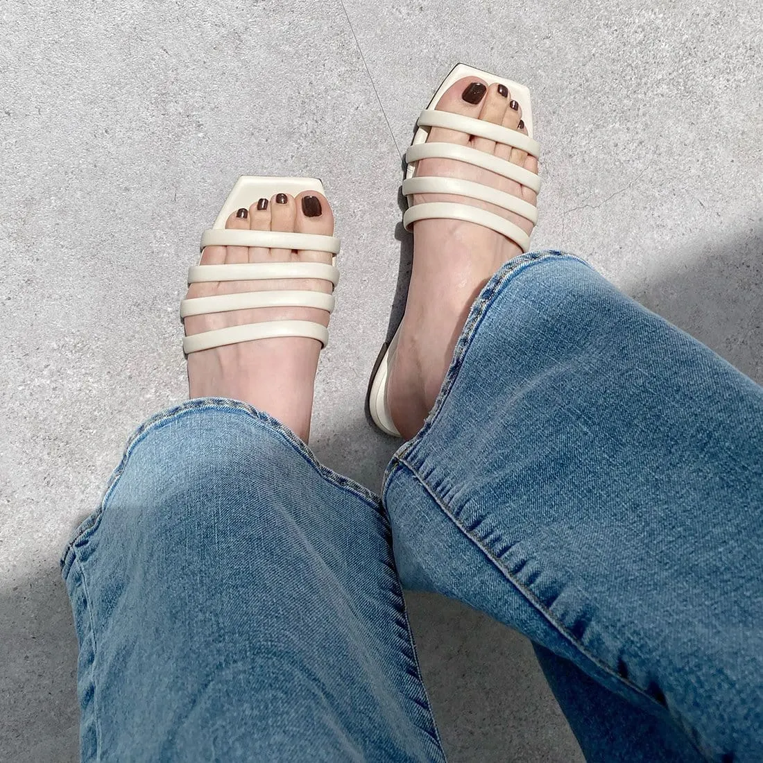 Limited special price 2,990 yen: 2023SS: Multiple Strap Flat Mules (1238) Ivory