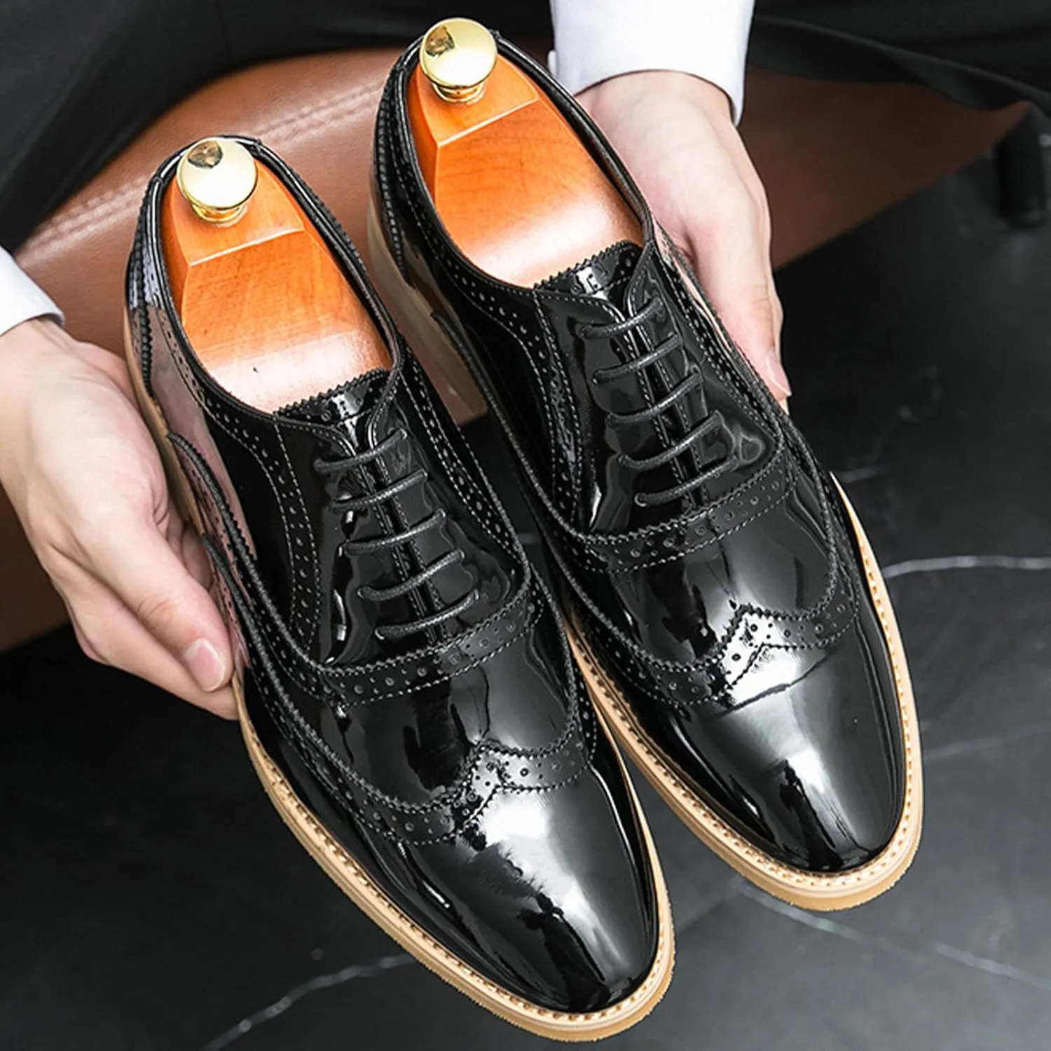Men's Patent Leather Brogue Low Heel Oxfords Fashion Classic Round-Toe Lace Up Wing Tips Carved Business Dress Derby Shoes Casual Comfortable Formal Work Wedding Shoes