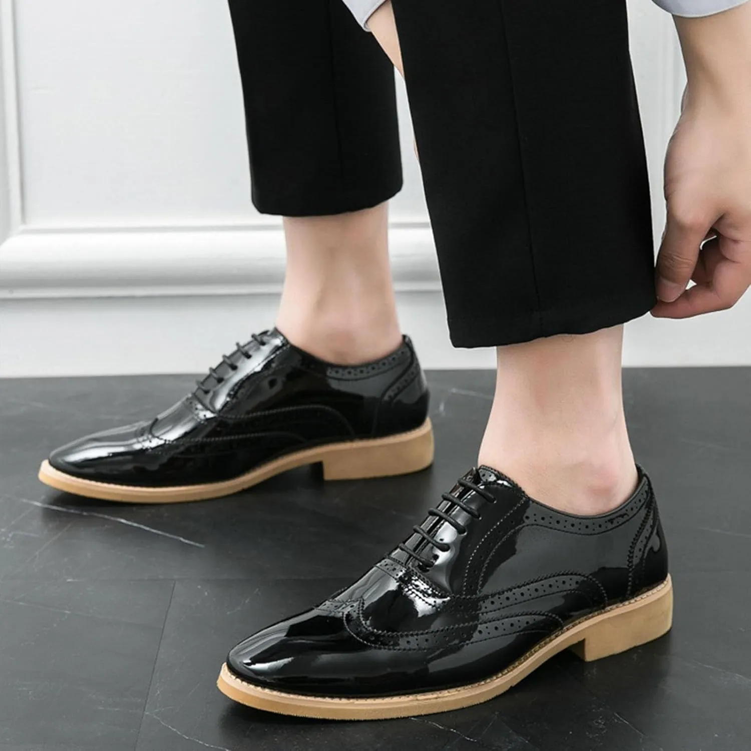 Men's Patent Leather Brogue Low Heel Oxfords Fashion Classic Round-Toe Lace Up Wing Tips Carved Business Dress Derby Shoes Casual Comfortable Formal Work Wedding Shoes