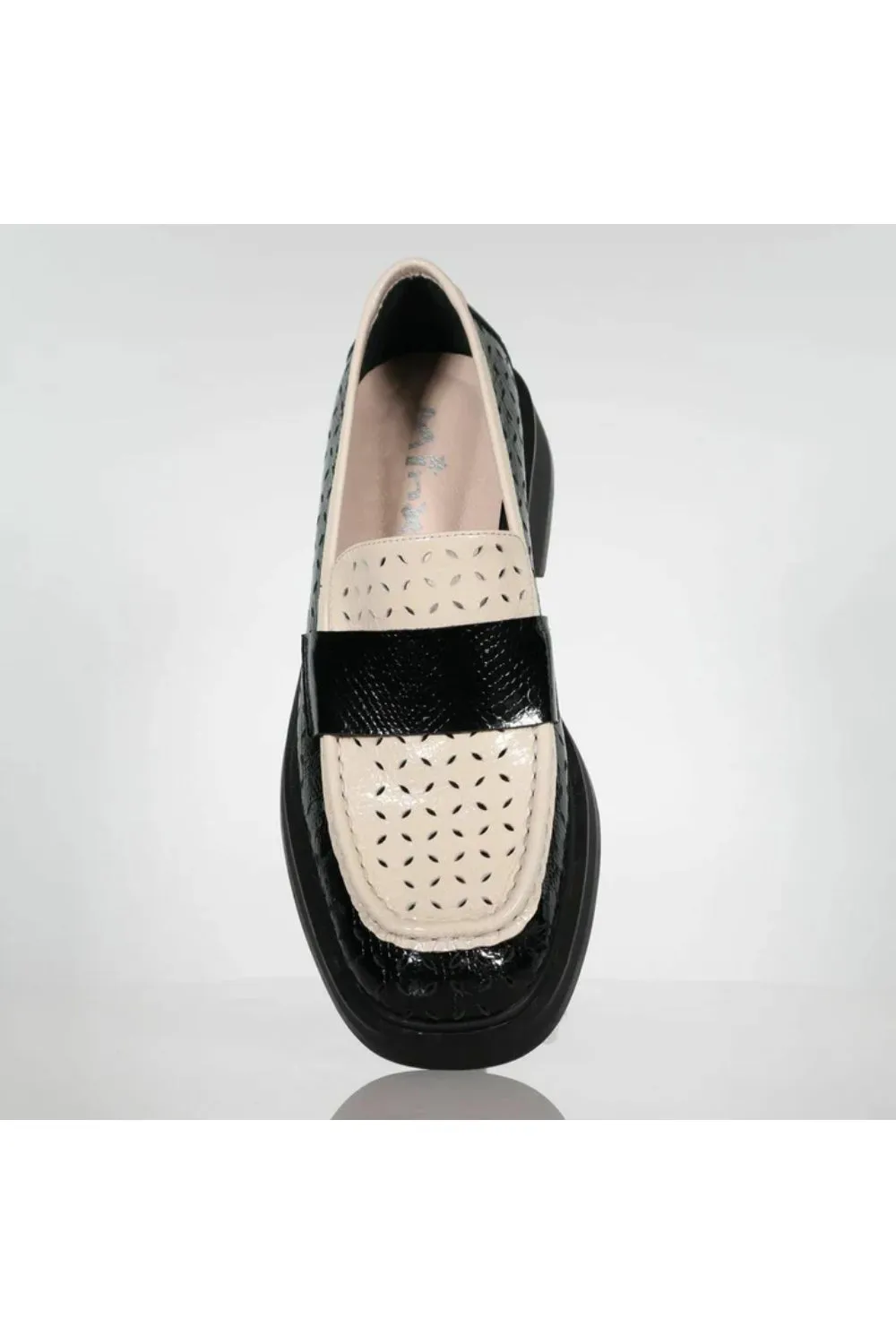 Minx - MW25-CAL Calypso Perforated Loafer