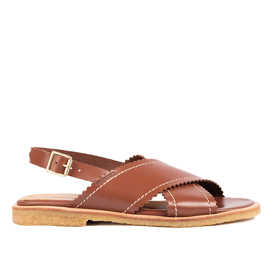 Sandal with wavy trim
