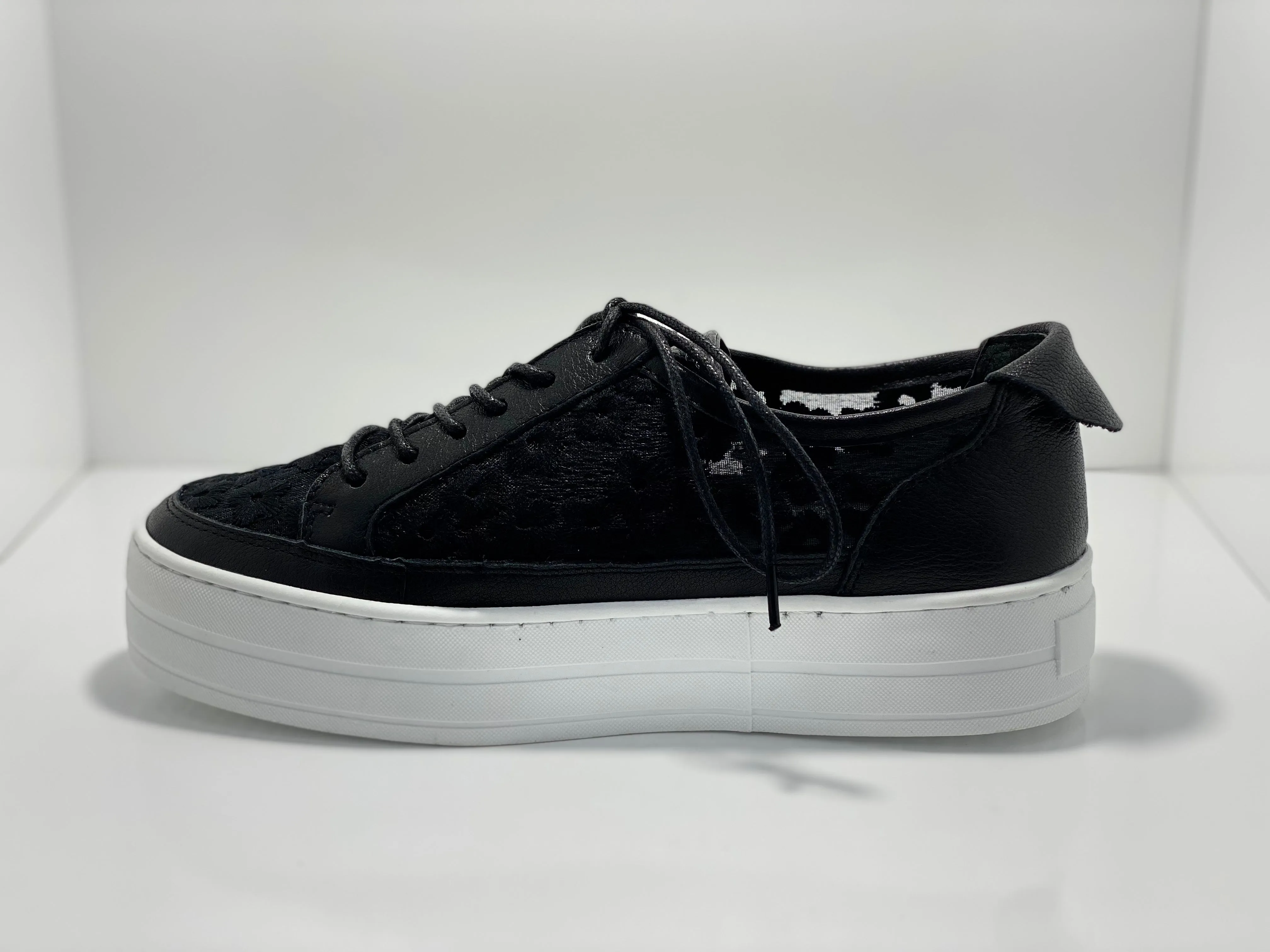 Serenos Leather & Mesh Sneaker D & J