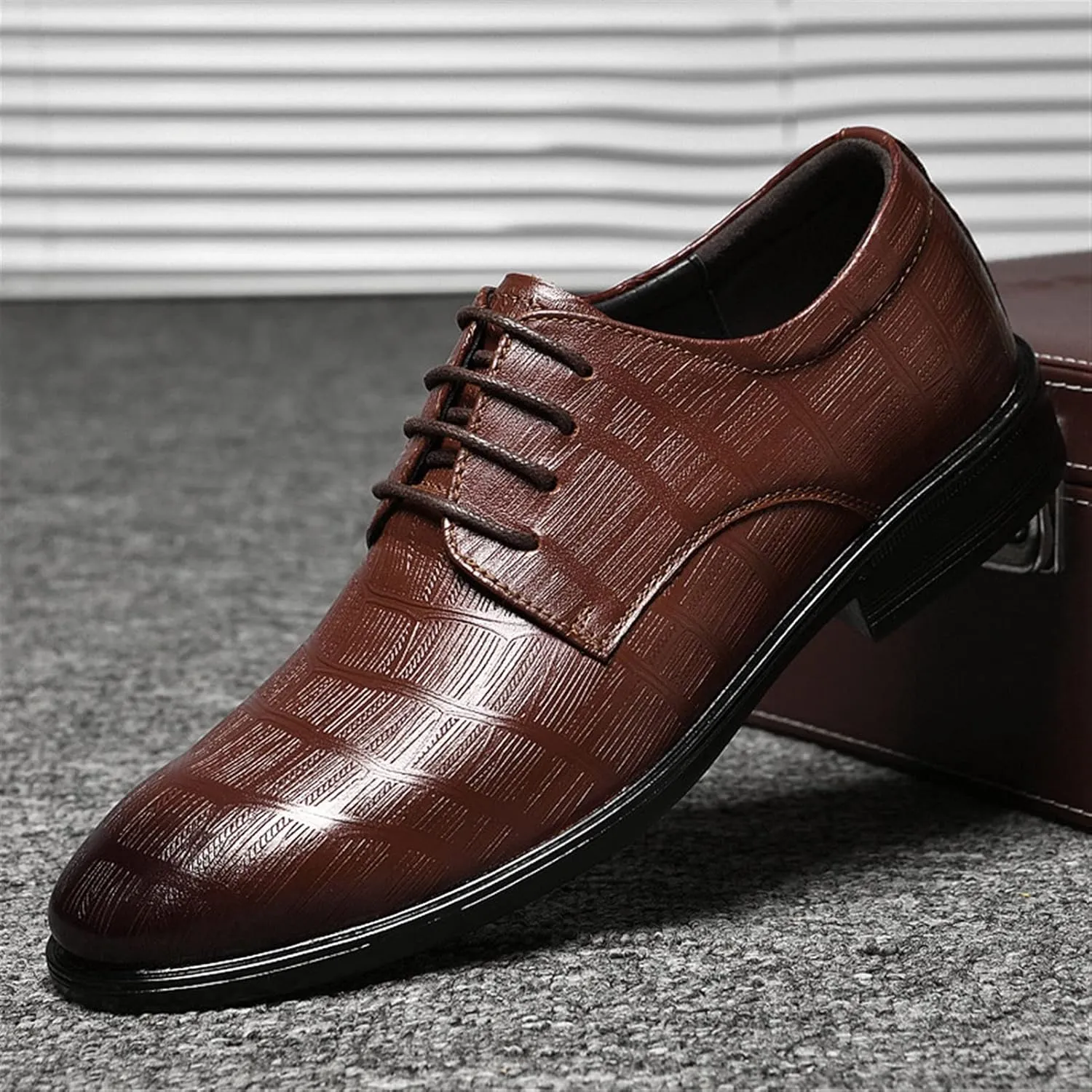 Single Season Formal Shoes for Men Lace Up Plaid Black Burnished Toe Derby Shoes Leather Block Heel Resistant Non Slip Low Top Classic Very Popular Among Young People