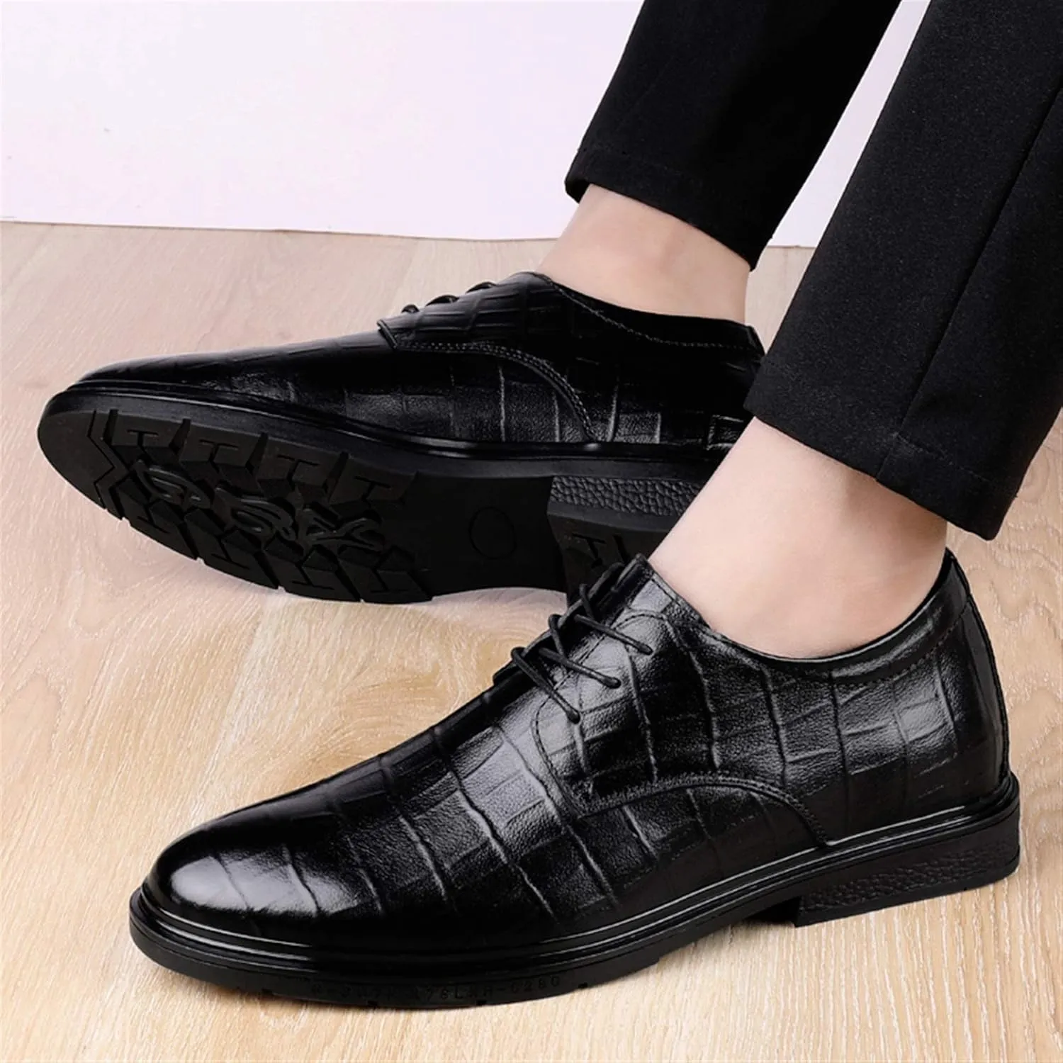 Single Season Oxford Dress Shoes for Men Lace Up Plaid Round Toe Derby Shoes Leather Anti-Slip Block Heel Low Top Business Very Popular Among Young People