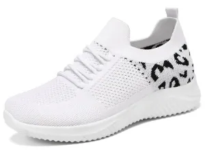Ultra light tennis sneaker
