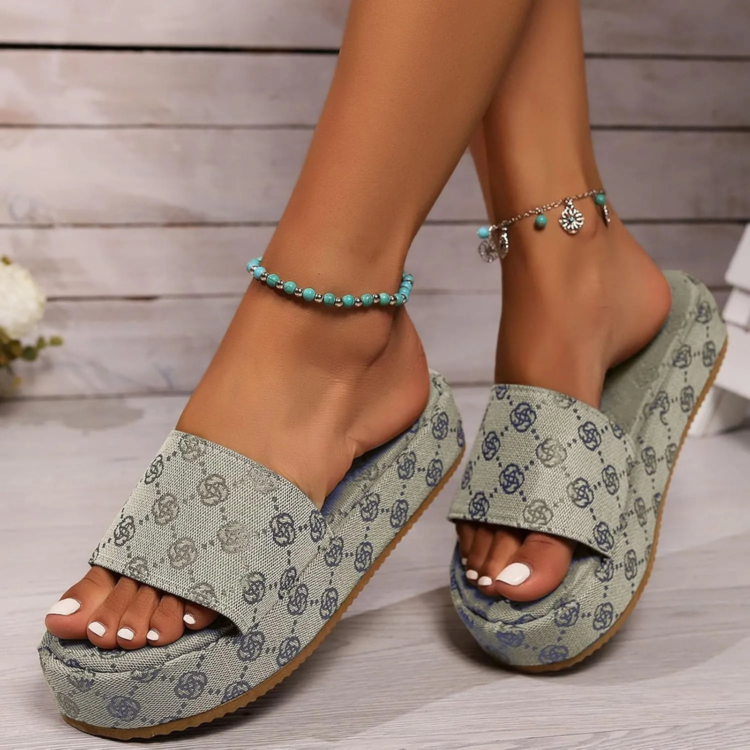 Womens Sandals Summer 2025 Comfortable Dressy Casual Beach Slippers Anti Slip Comfortable Platform Heel Sandals